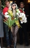 Lady GaGa saliendo de su hotel en Londres. 01-8-12
